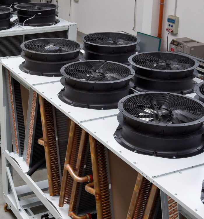 Equipped with Danfoss DSH series scroll compressors